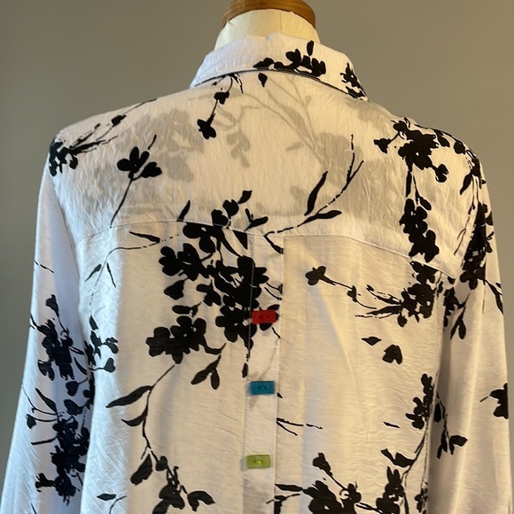 MULTIPLES black and white floral print crinkle woven point collar blouse size XS - Picture 9 of 16